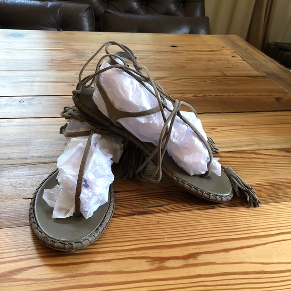 Miu Miu lace up thong sandals - Picture 2 of 6